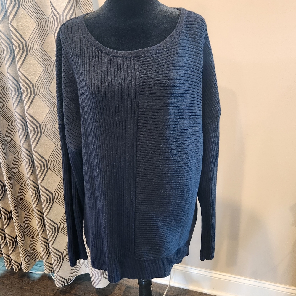 Banana Republic navy ribbed sweater 💙